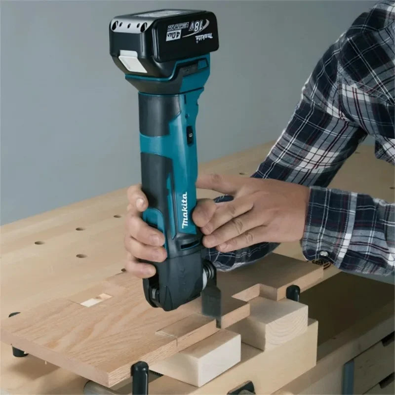Kit original Makita DTM51 de herramienta múltiple inalámbrica con 6 hojas para lijado, corte, raspado y proyectos de renovación